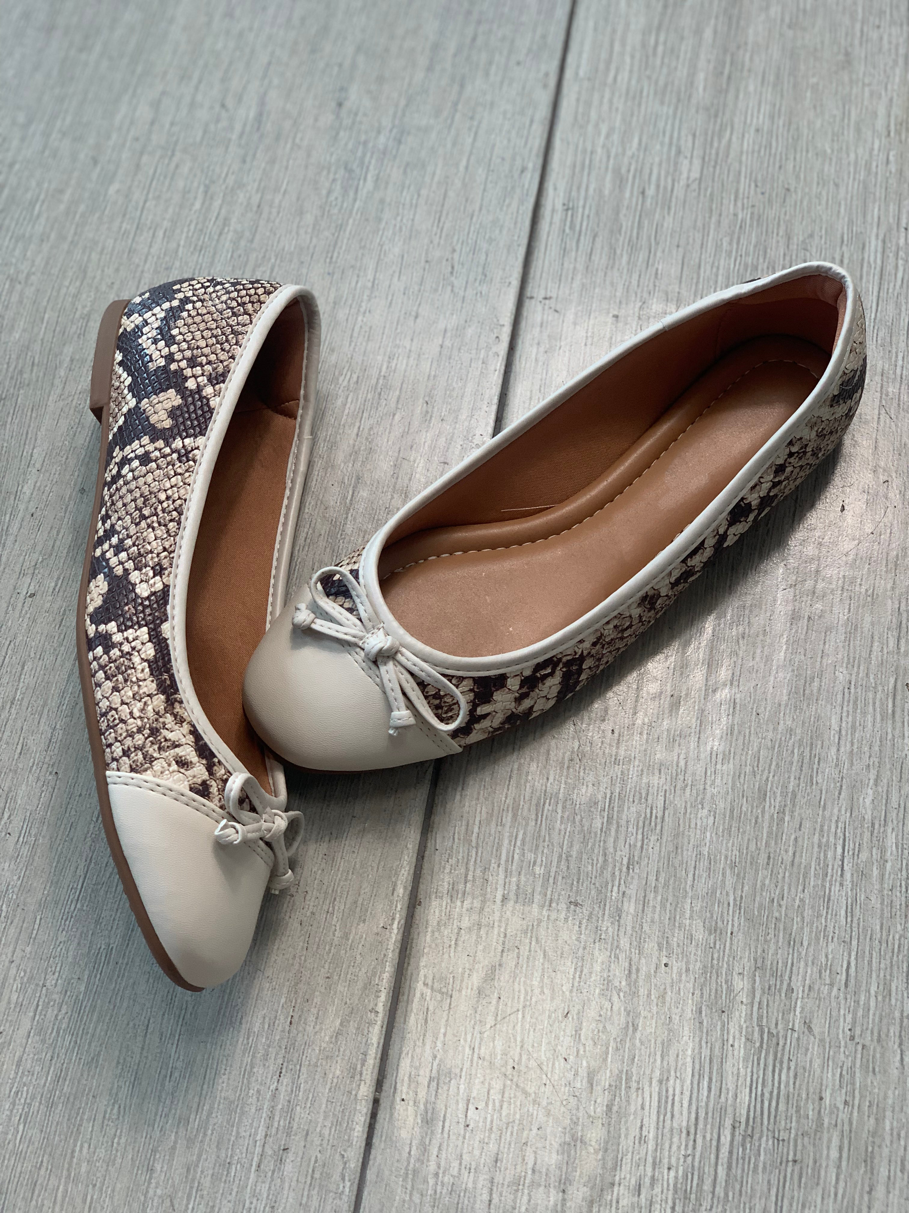 Off White Animal Print Flats - WINOKJZ